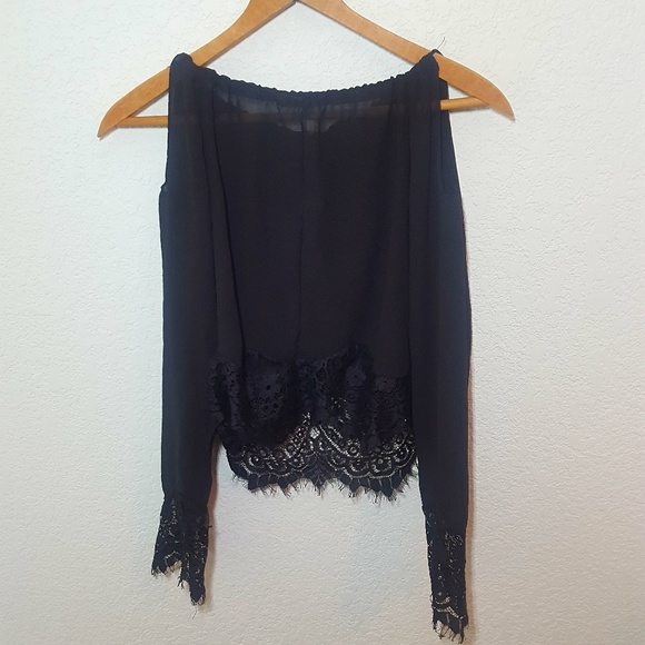 Lace Trim Cold Shoulder Crop Top | Medium - Picture 1 of 3
